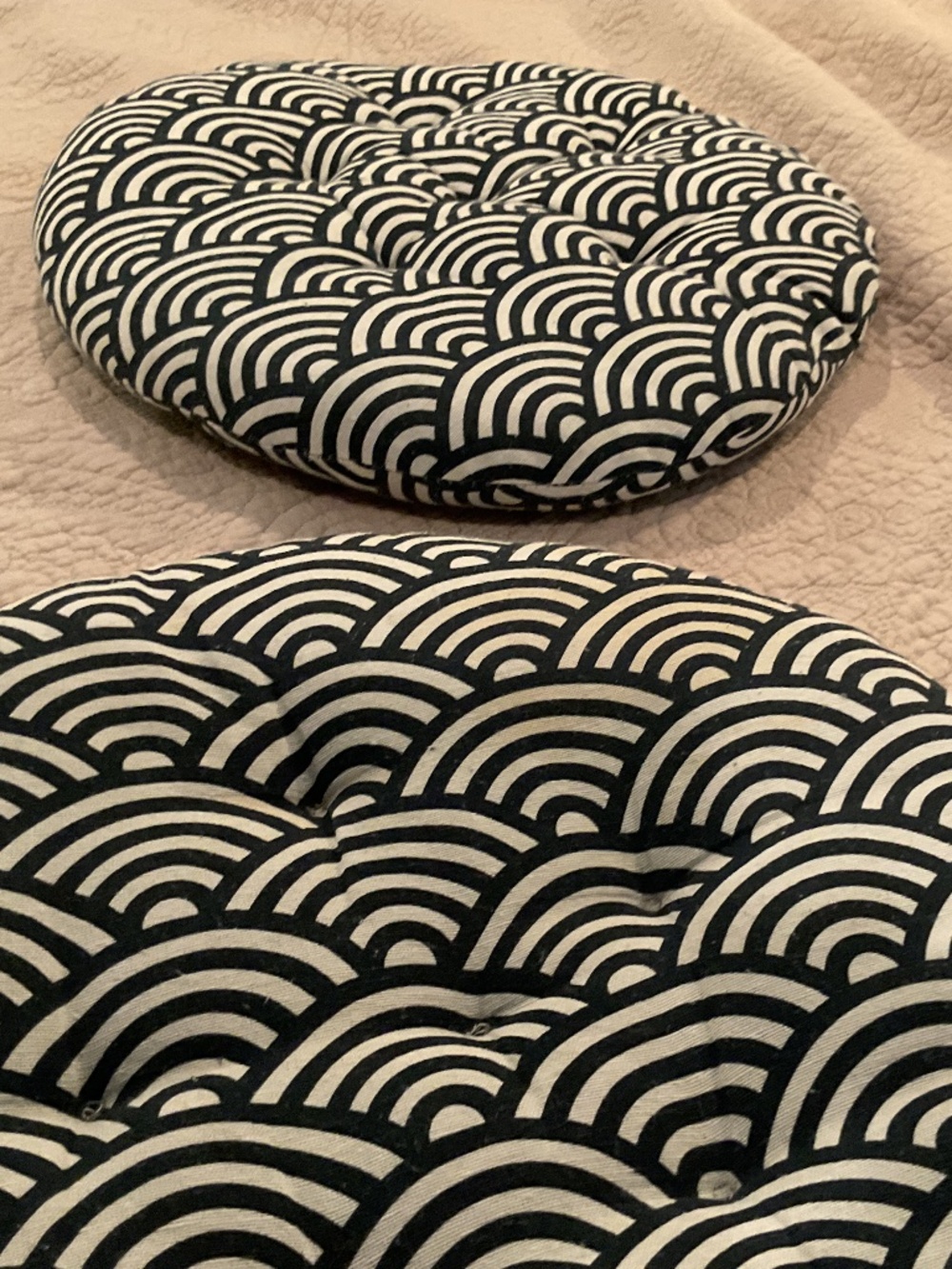 Round seat cushions